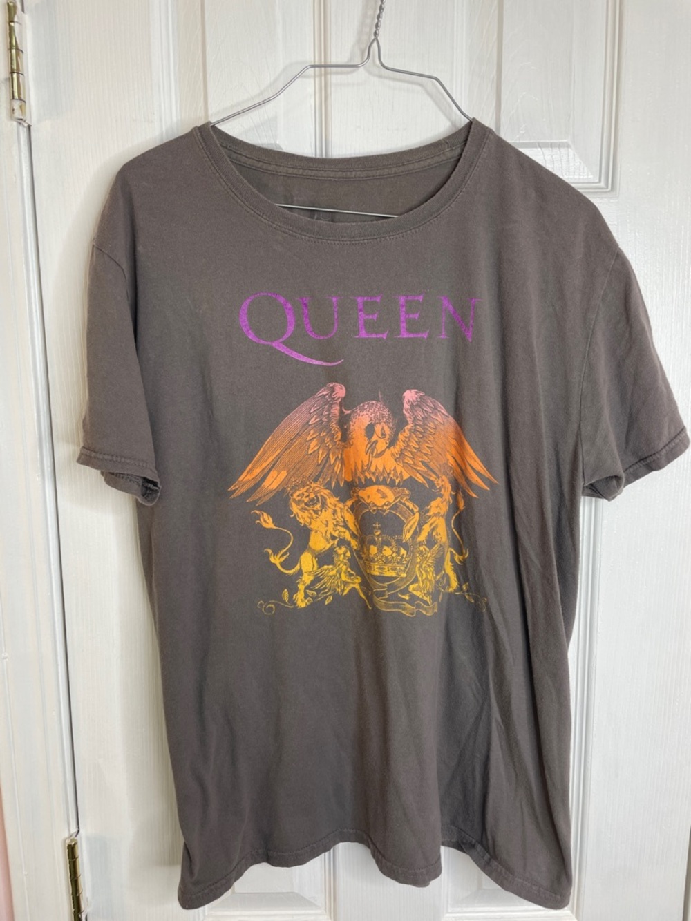 Queen Graphic Band Tee Gray Size Medium